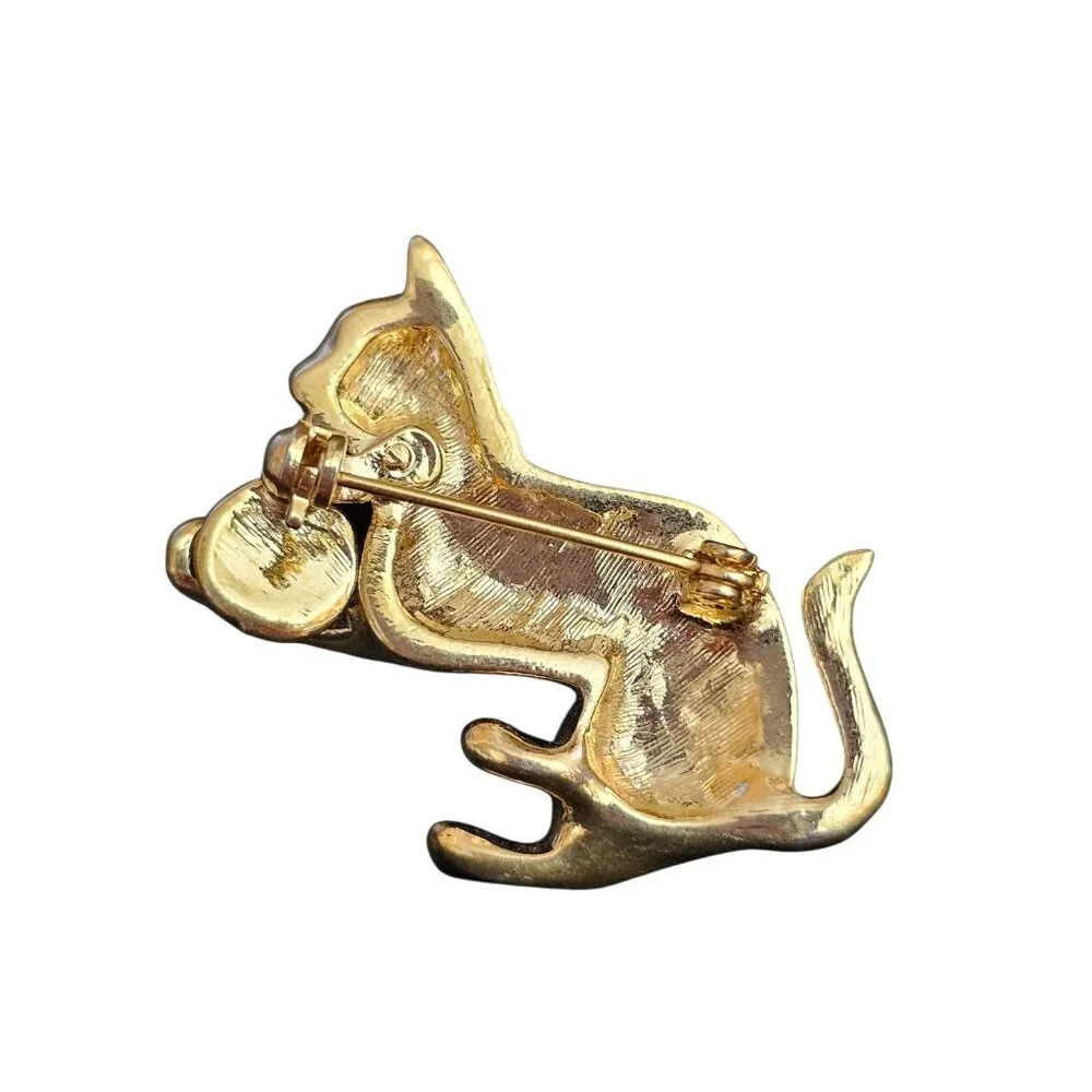 Vintage Rhinestone Cat Brooch Black Enamel Green Eye Kitty Pin Yarn Ball Gold - Picture 3 of 7